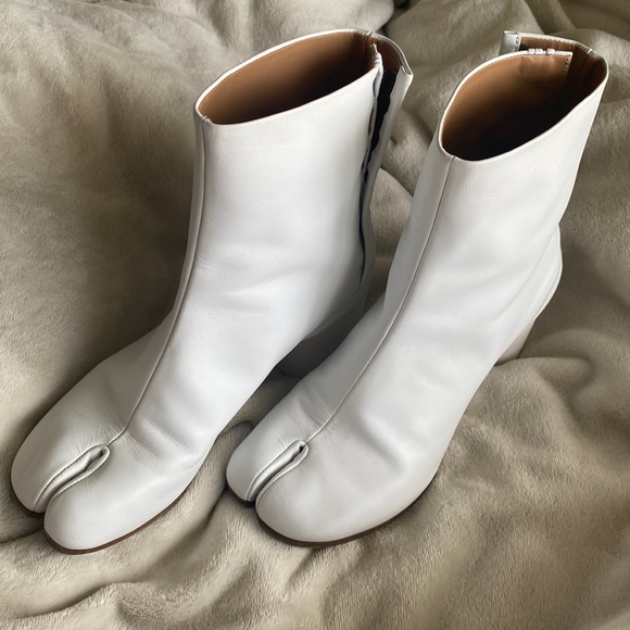 Maison Margiela White Mid Heel Tabi Boots - Picture 1 of 4